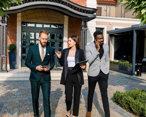 Using a Luxury Real Estate Broker - Platinum Luxury Auctions - Medium