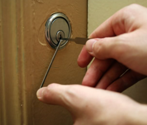Lock Picking, and why it can Benefit a CyberSecurity Specialist, by Jacob  Harris