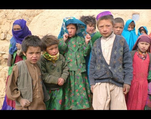 Хазарейцы в афганистане внешность. Хазарейцы народы афганистана. Хазарейцы народы афганистана. Хазары внешность женщины. Хазарейцы в афганистане.