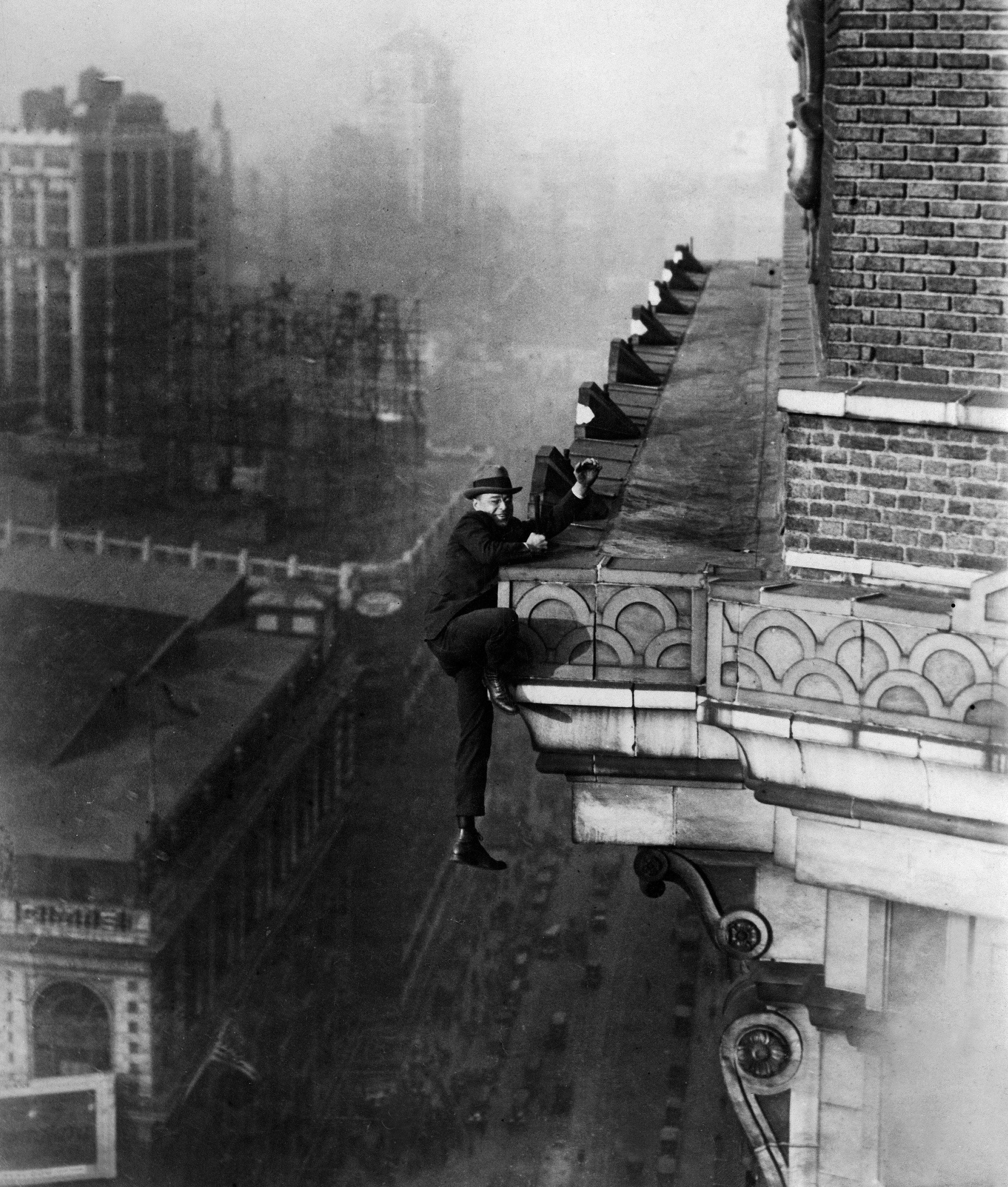 Climbing skyscrapers from the ground up was Harry Gardiner's specialty in  the early 20th century | by Matt Reimann | Timeline