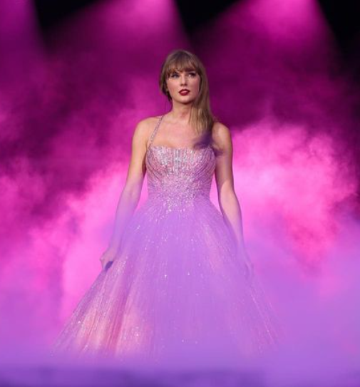 Taylor Swift Gives ‘Life-Changing’ $100,000 Bonuses, Handwritten ...