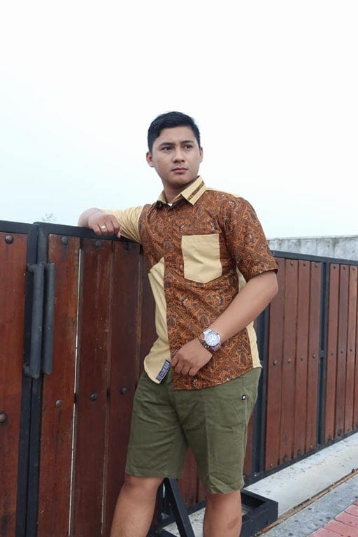 Seragam Batik Kombinasi Modern: Elegan, Profesional, dan Tampil Beretika
