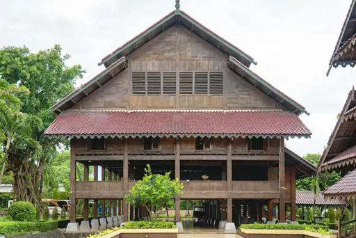 Gambar 2. Rumah Adat Laika