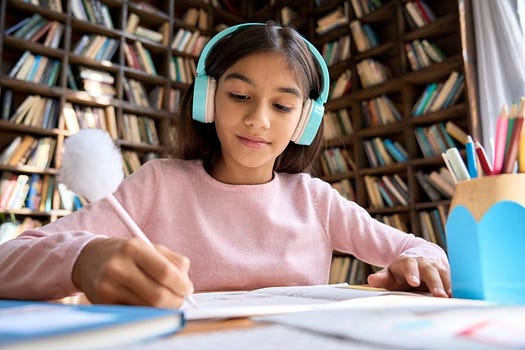 Navigating the Online Learning Journey: Unveiling the Advantages of Enlisting Expert Aid for 