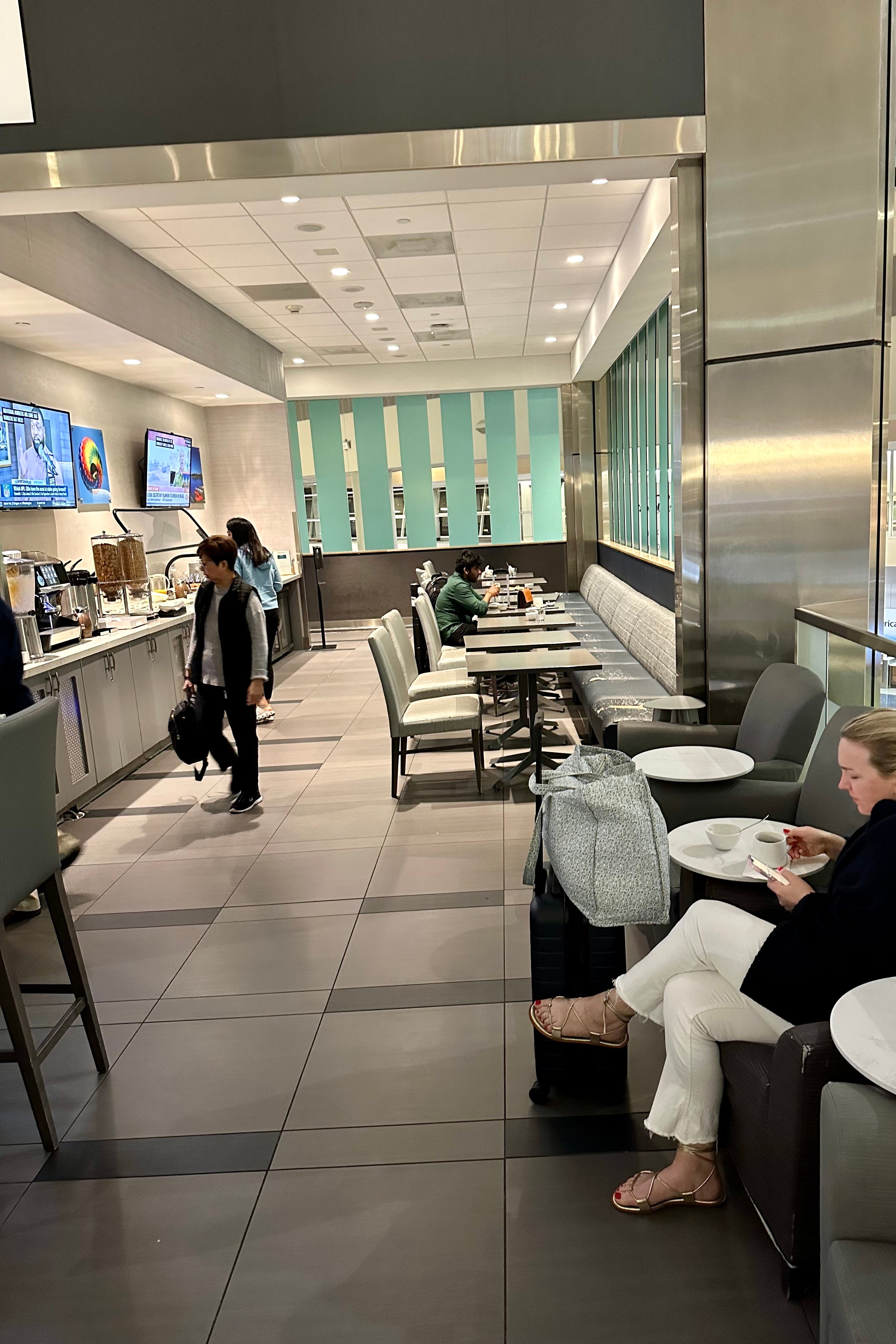 Priority Pass lounge review: The Club CHS - William Lee - Medium