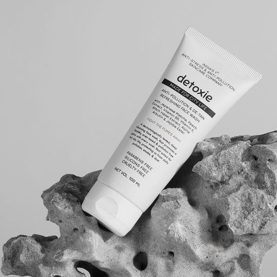 The Best Face Wash for Oily Skin A Comprehensive Guide by Detoxie