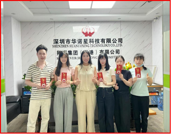 General Manager Liao Huijuan (third from left) awards cash bonuses to outstanding employees for May.