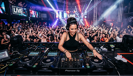 The Essential Buyer’s Guide to Choosing DJ Headphones for Better Mixing