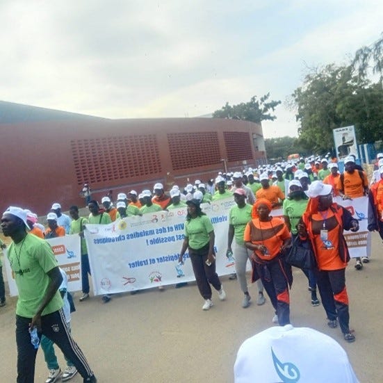 MARCHER POUR BIEN VIEILLIR : LA MOBILISATION ET LE PLAIDOYER DU Conseil National des Aînés du…