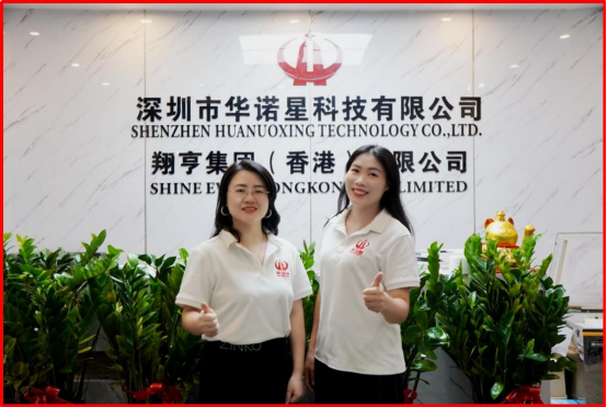 Huanuoxing “Brilliant Twin Stars” Sales Champion Tang Junhua (left) and General Manager Liao Huijuan (right)