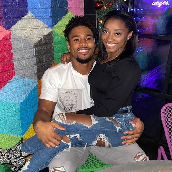 Simone Biles Engaged to Boyfriend Jonathan Owens Simone Biles is ready ...