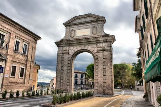 Monumenti di Jesi: Arco Clementino