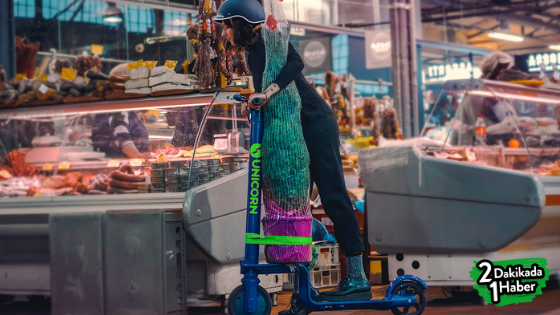 Yerleşim Yeri Içinde Bir Elektrikli Scooter grigundem.com