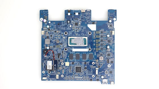 強悍性能融於小機身 QNAP TBS-h574TX 評測分析 強悍性能融於小機身 QNAP TBS-h574TX 評測分析