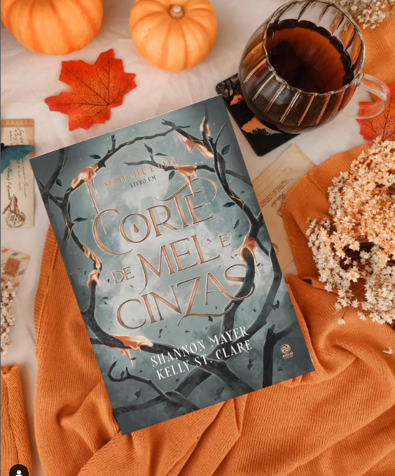 First impressions Court of Honey and Ashes 〉 by Wayne Kelly Sep