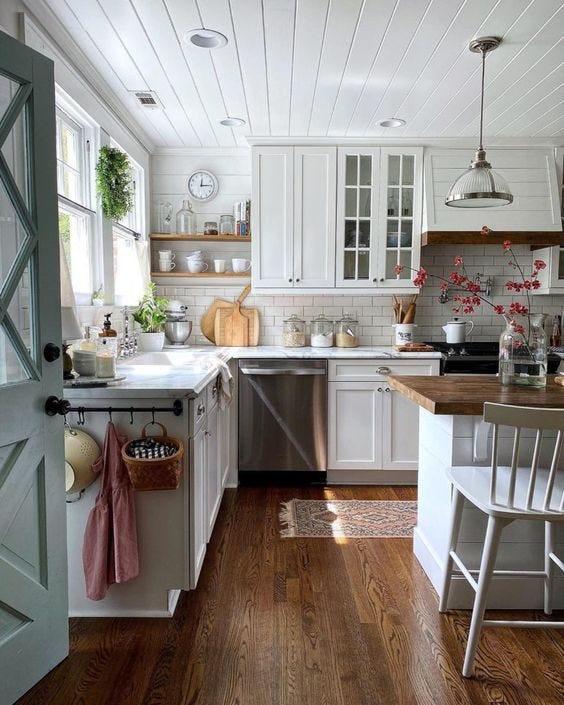 Apa itu Dekorasi Shabby Chic?. Shabby chic adalah gaya dekorasi yang