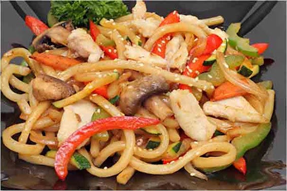 Chicken with noodles and vegetables (chicken chow mein) - Selina Eliott ...