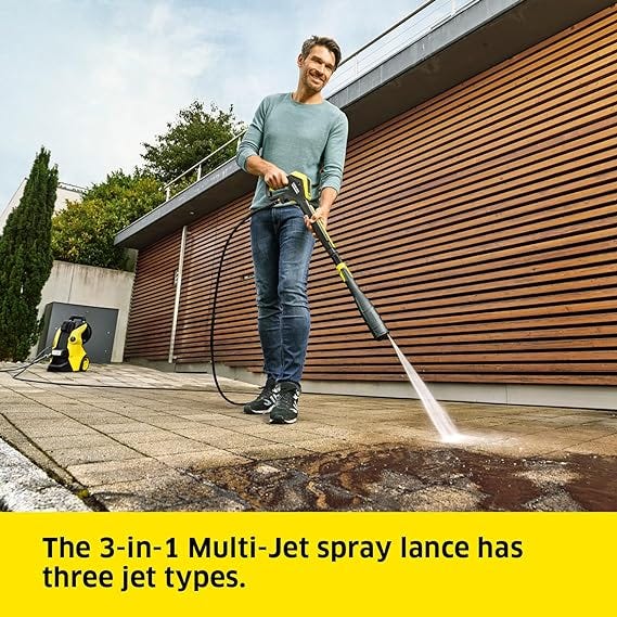 Kärcher K 7 Premium Smart Control Home jetwashing a drive