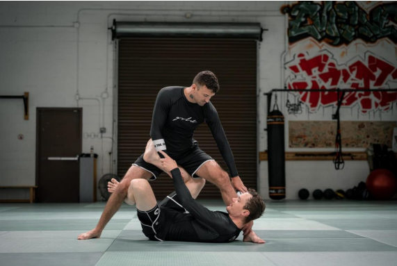 Entre medalhas e dificuldades: atletas de jiu-jitsu lutam por apoio em Várzea
Grande