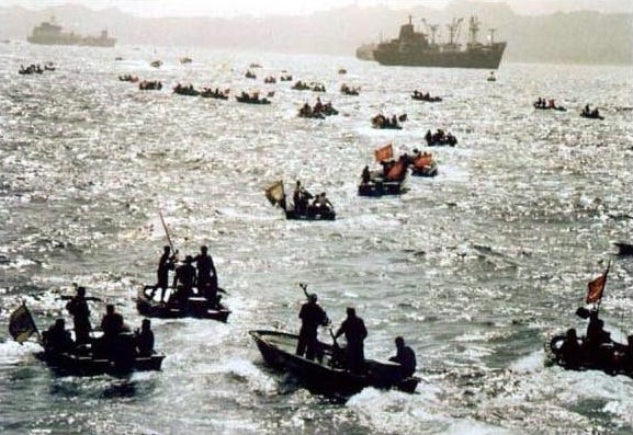 Speedboats of the Islamic Revolutionary Guard Corps swarming during Shahdat Manoeuvre (Exercise Martyrdom) in the Persian Gulf. Photograph by Ali Fereydooni via Wikipedia