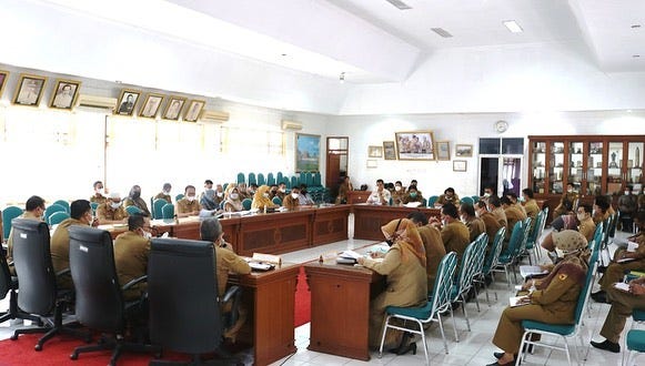Rapat Monitoring dan Evaluasi (Monev) dibutuhkan dalam percepatan pelaksanaan kegiatan pembangunan…
