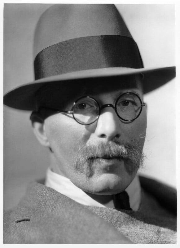 File:ARTHUR RANSOME 1884–1967 Author of Swallows and