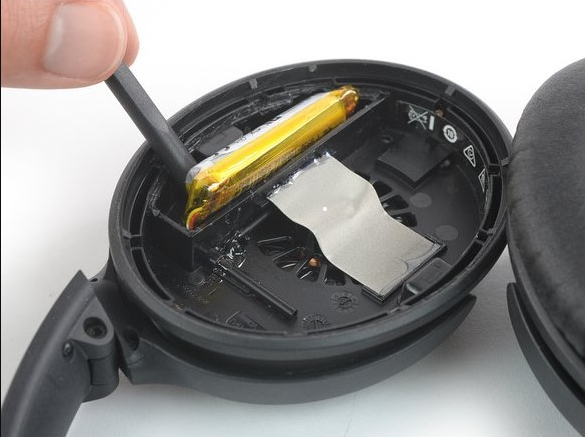 Quando sostituire i cuscinetti e la batteria delle Bose QC35?