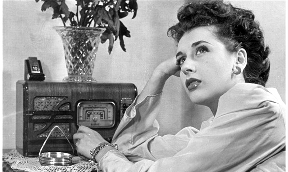 Qui écoute encore la radio?. L'invention de la transmission… | by  Jean-Michel Ghoussoub | Medium
