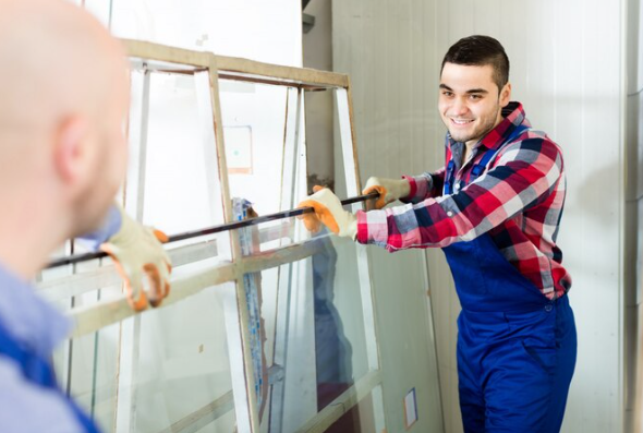How Custom Storefront Glass Solutions Support Different Business Industries