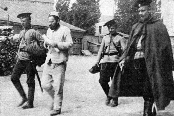 Mendel Beilis leaving the court (May 1913)