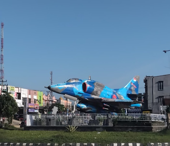 Gambar 1. Tugu Pesawat Jet Tempur