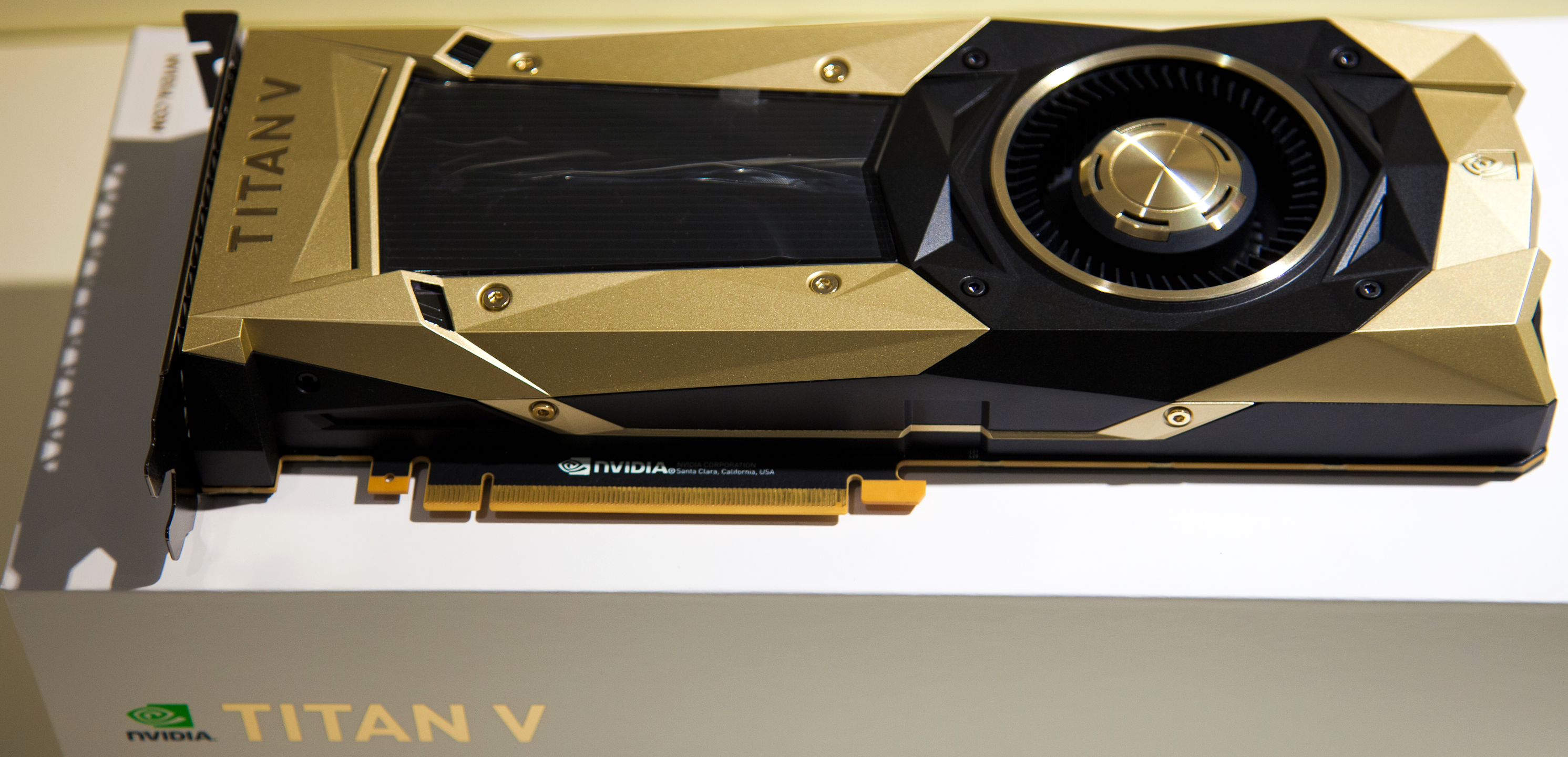 Последняя видеокарта. NVIDIA GEFORCE Titan v 12gb. NVIDIA GEFORCE GTX Titan v. Видеокарта GEFORCE Titan v NVIDIA 12gb. Видеокарта NVIDIA GEFORCE Titan v 12 ГБ.