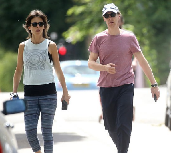 Benedict Cumberbatch keeps casual in flip flops and shades | Latest  Entertainment News Headlines — TNBC UK | by Radix Infotech Solutions |  Medium
