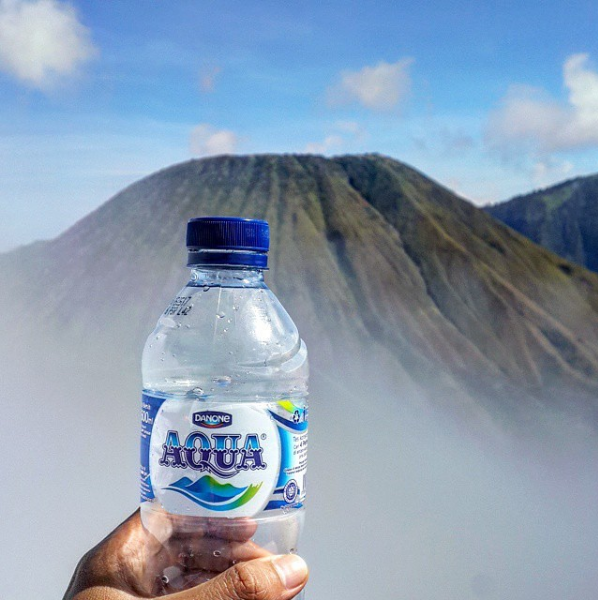 AQUA: Providing goodness and hydration by Danone Medium