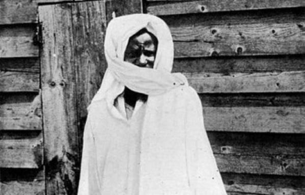 Cheikh Ahmadou Bamba en méditation