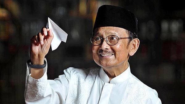 Habibie: Teknologi, Cinta, dan Kepemimpinan di Masa Transisi