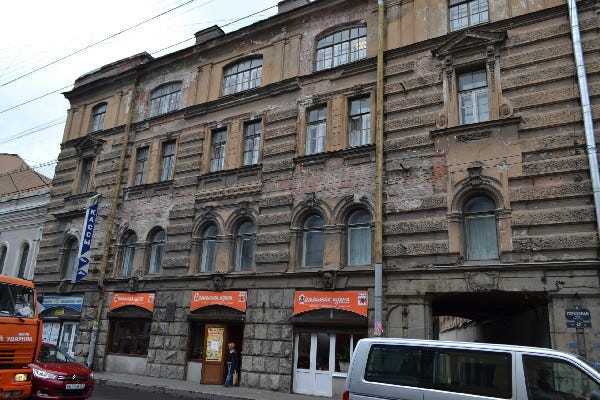 дом на гороховой обрушился адрес. обрушилась стена красного треугольника. дом на гороховой обрушился адрес. крыша дома 4 по гороховой улице. дом на гороховой обрушился адрес.