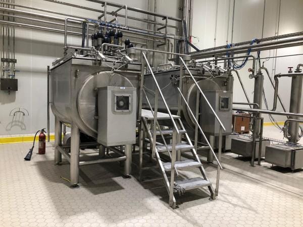 Liquid and Powder Mixing Systems for Food & Dairy: A Guide to Inline vs. Batch Technology