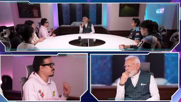 PM Modi with Indian gamers talking about gaming careers