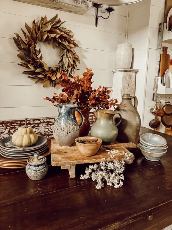“Rustic Vintage Pottery & Farmhouse Charm”