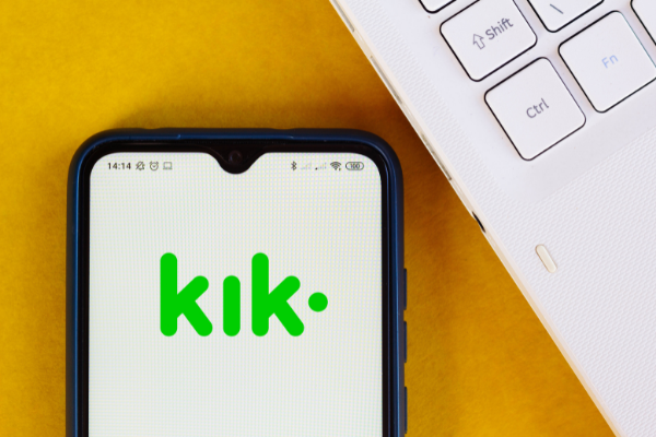 Can Kik Messenger Replace Your Current Messaging App?, by Holly Zink, Auto Forward