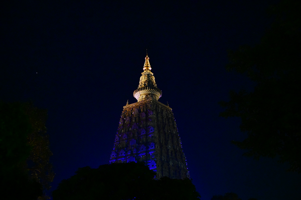 Field recording + memory note from Bodhgaya, India (2011)