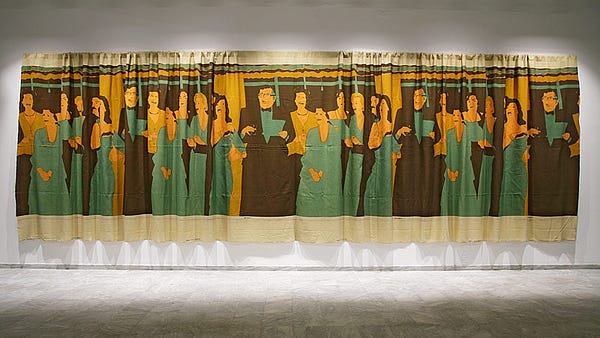 Fotografía de decoración de interiores de Beatriz González. Imagen por Haupt & Binder. Tomado de https://universes.art/es/documenta/2017/documenta-14-athens/14-odeion/beatriz-gonzalez