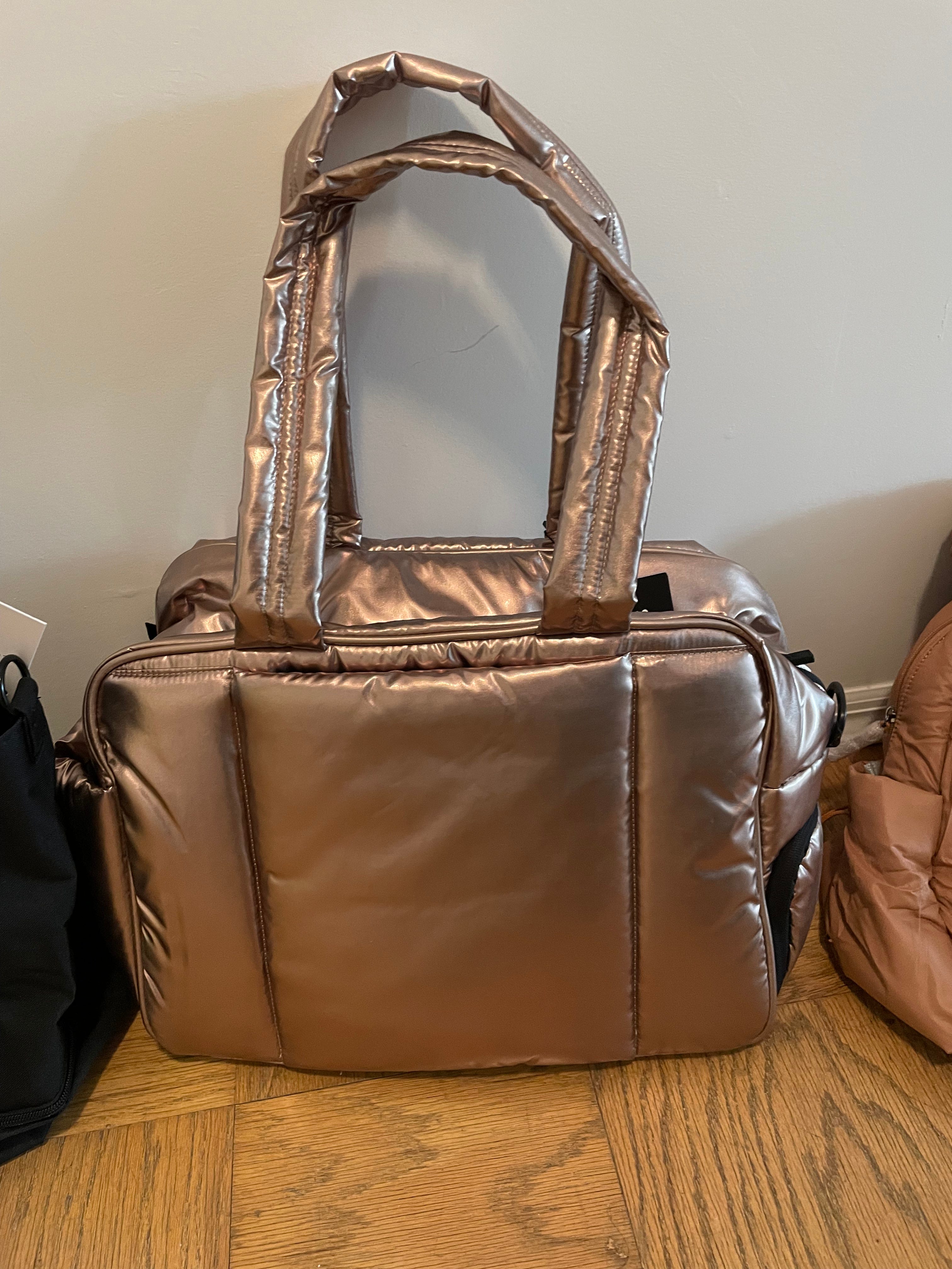 I tested if my Calpak luka duffel bag fits under the seat during