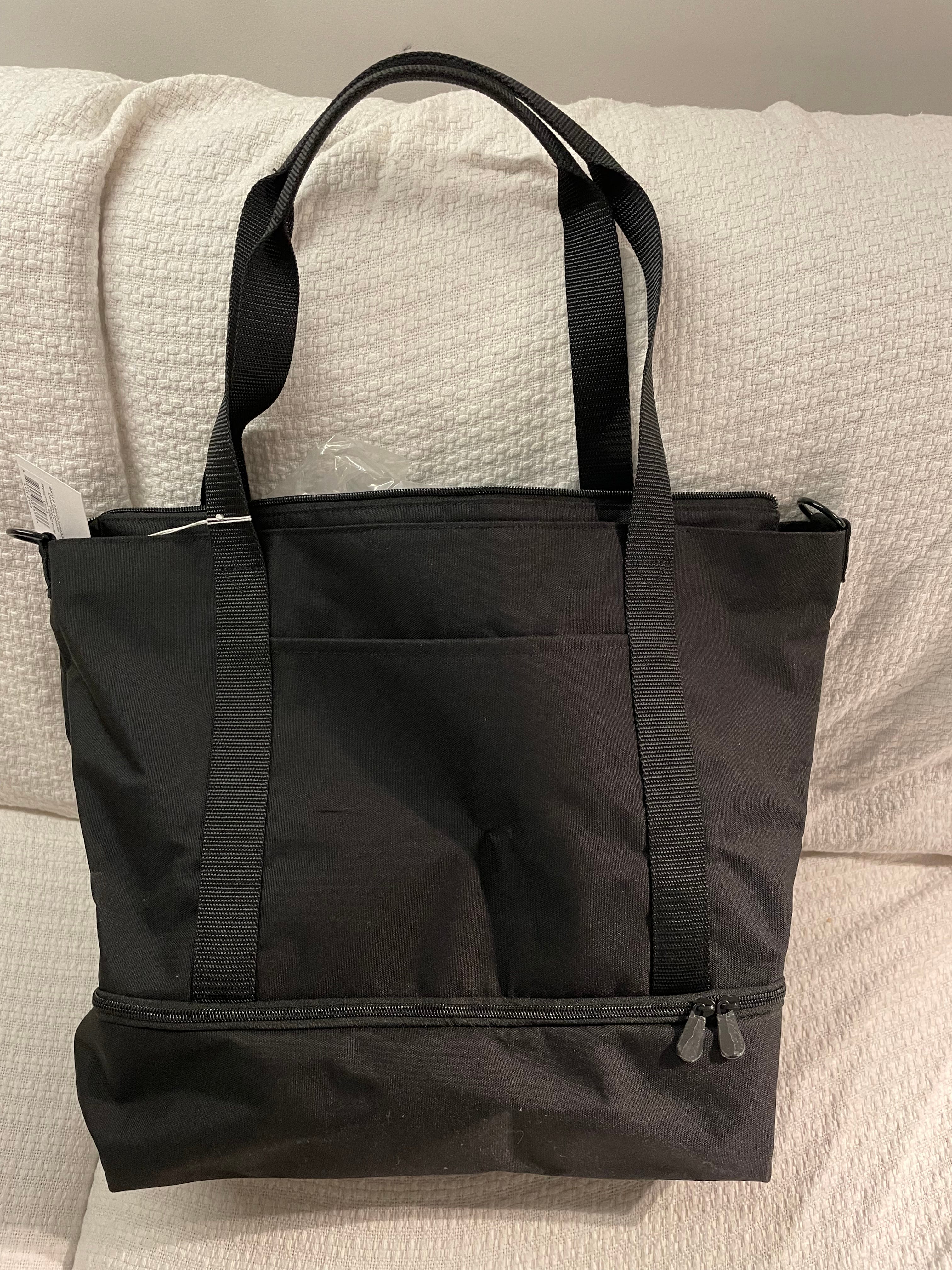 Lo & Sons Catalina Deluxe Tote Review: The Best Organized Travel Bag?