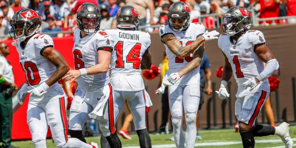 Mayfield shines again, Buccaneers stay unbeaten with 27-17 victory over  struggling Bears