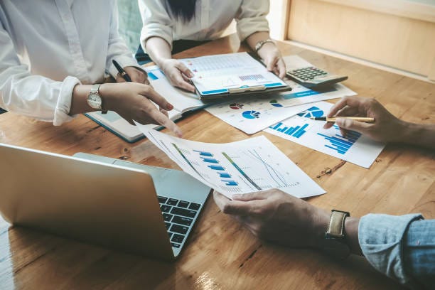Why Are Businesses Switching to Professional Bookkeeping Services?