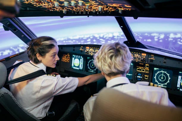 How to Choose the Best Pilot Training Institute in Delhi for DGCA CPL?