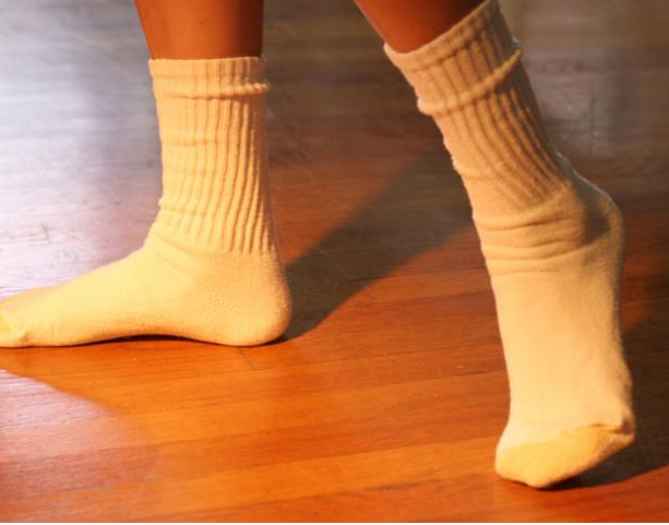 how-to-keep-laminate-floors-clean-and-shiny-by-ideal-choose-medium