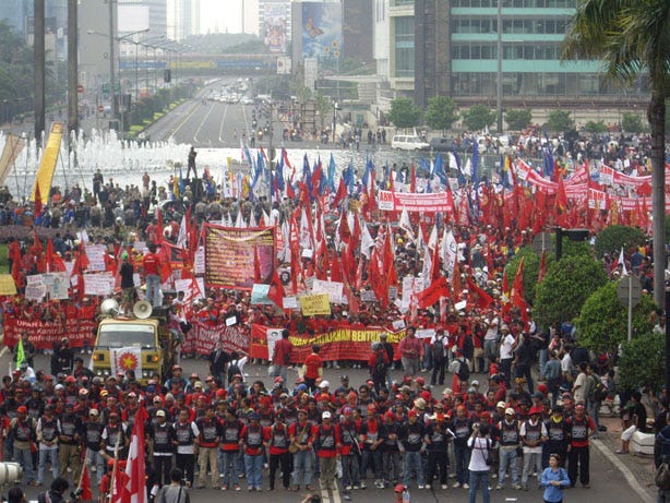 The Gag and the Smile: Anatomy of the Global Worker